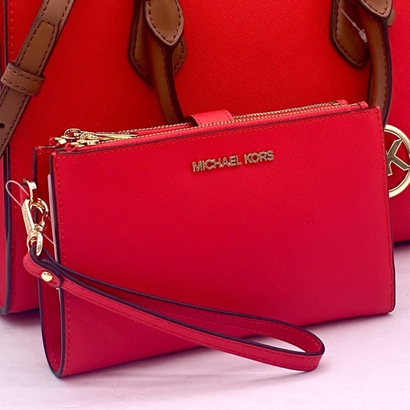 Michael Kors Large DoubleZip Wallet NWT
Wristlet Dark Sangria - Picture 8 of 10